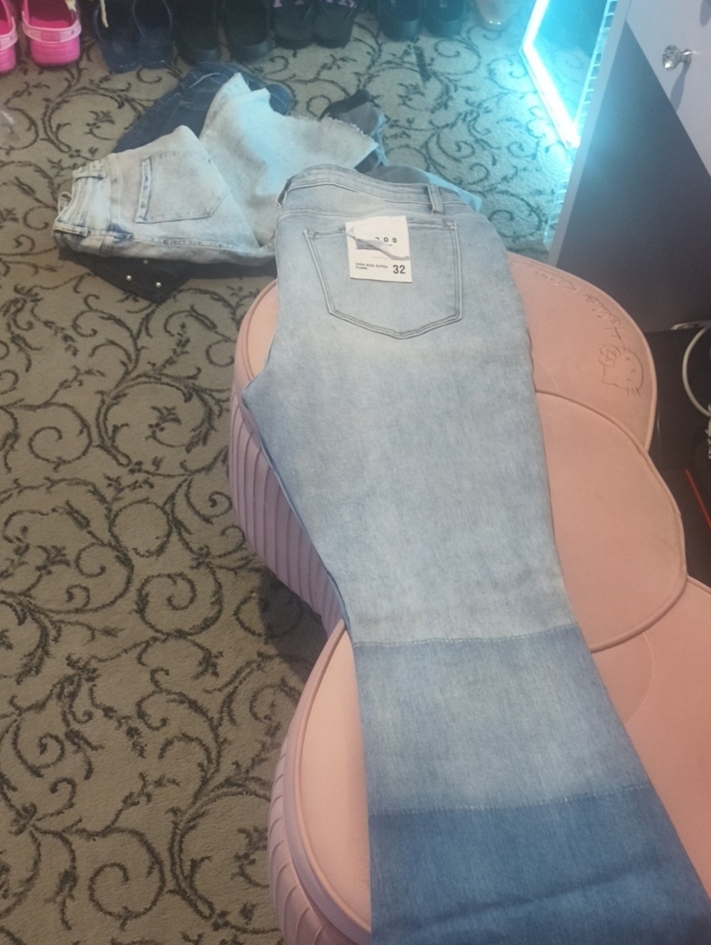 Ceros Light Wash Women’s Jeans - Size 32 Flare Distressed Gradual Fading